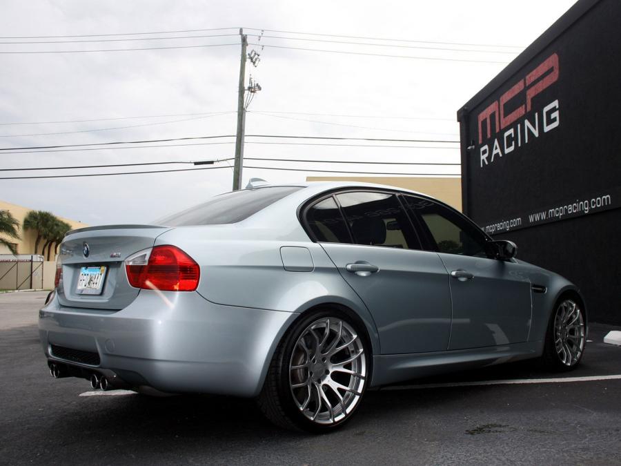  BMW M3 by MCP Racing 2010 года  (фото 3 из 5)